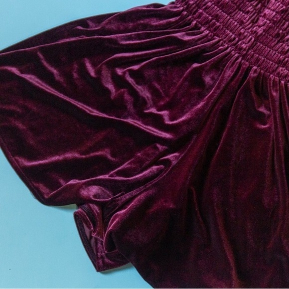 Urban outfitters small short puff sleeve smocked crushed velvet romper new - Picture 9 of 12